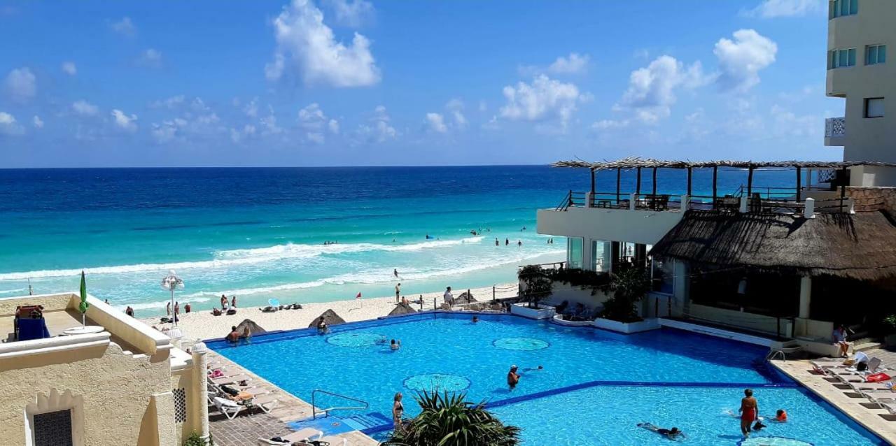Ocean Front Suite, Balcony, Kitchen. Cancún Exteriör bild