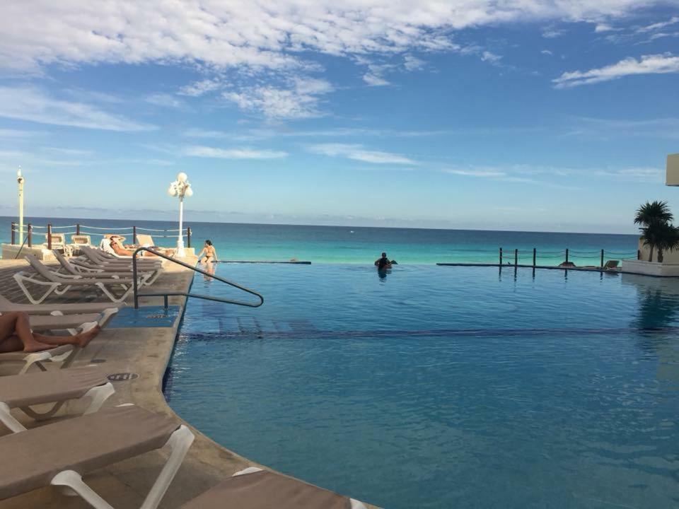 Ocean Front Suite, Balcony, Kitchen. Cancún Exteriör bild